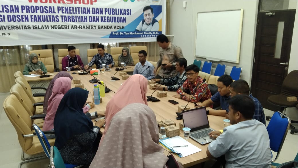 Dosen Prodi PTE UIN Ar-Raniry Ikuti Workshop Penulisan Proposal dan Publikasi